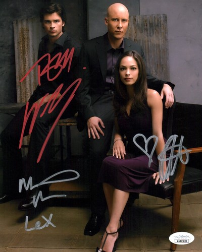 Smallville 8x10 signed photo - 8x10,